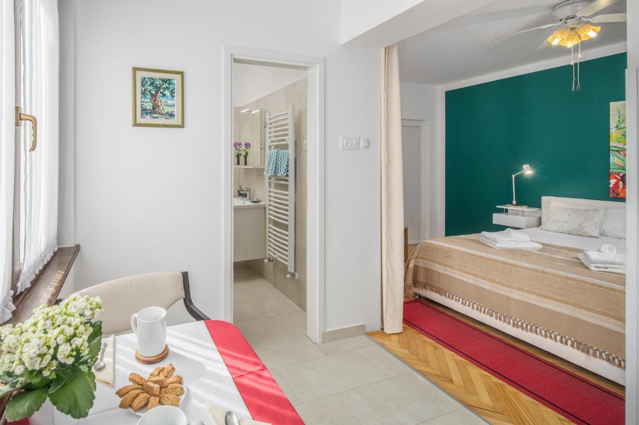 Apartments Villa Katana ポレッチ エクステリア 写真