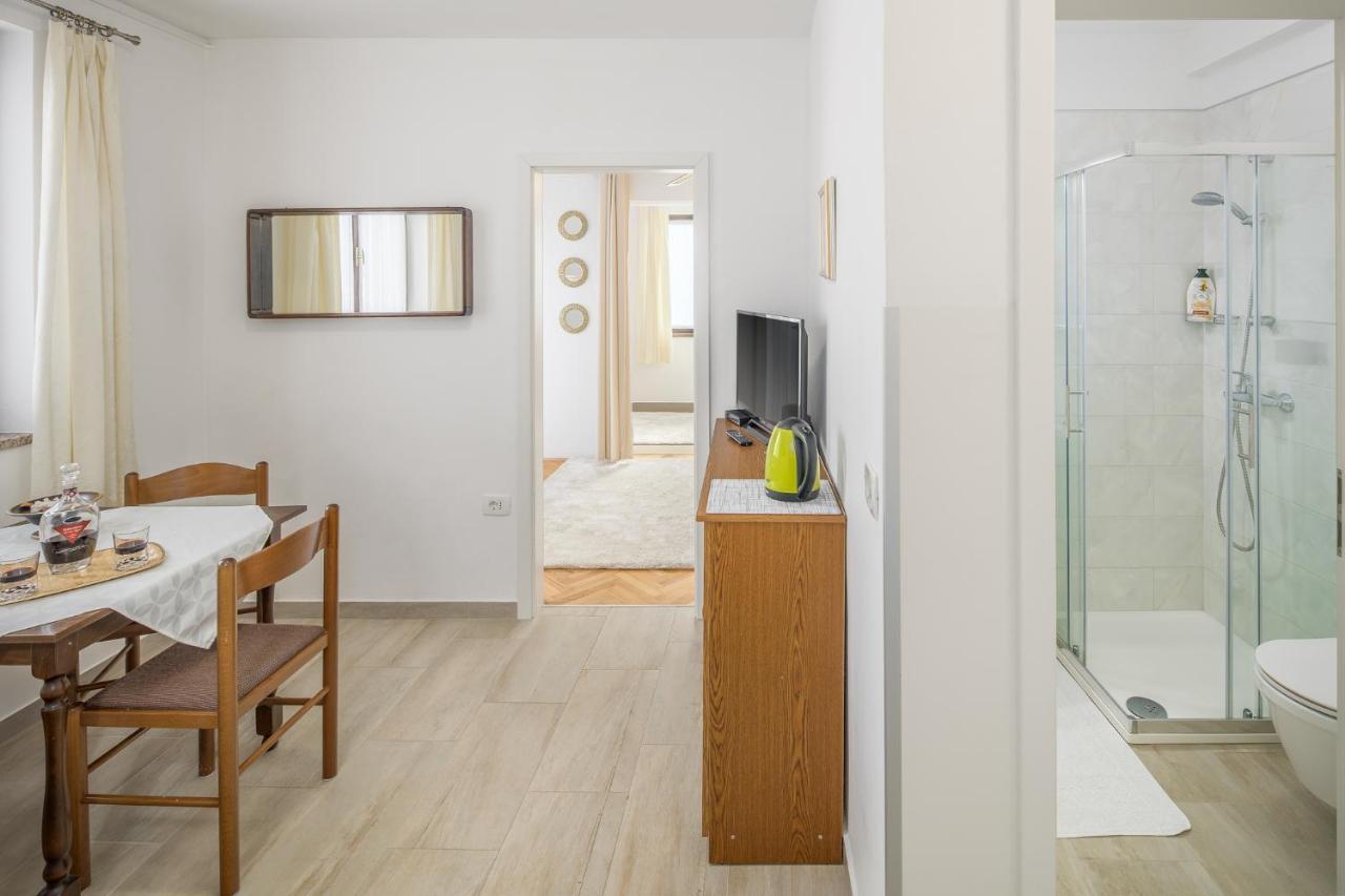 Apartments Villa Katana ポレッチ エクステリア 写真
